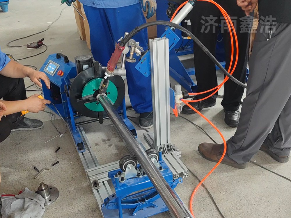 鑫浩氬弧自動(dòng)焊，焊接兩層不停機