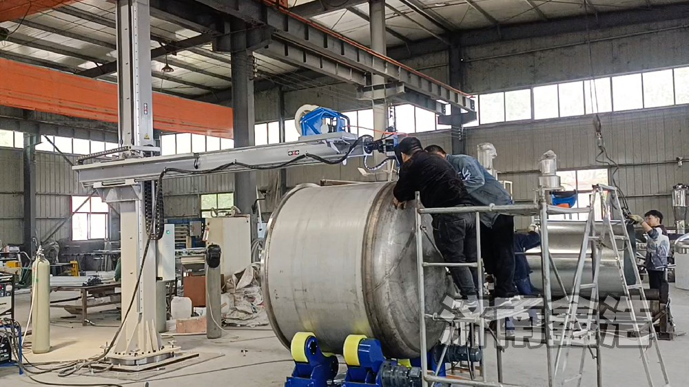 新鄉重型焊接操作機，無(wú)線(xiàn)遙控，提高效率